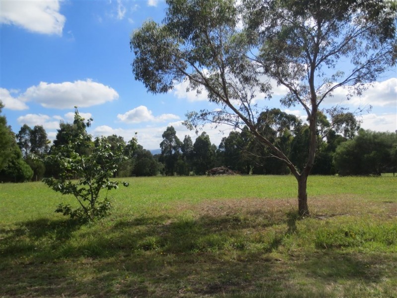 27 Fairway Drive, Drouin VIC 3818