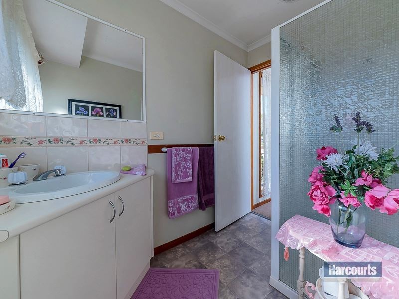 14 Helen Street, Drouin VIC 3818