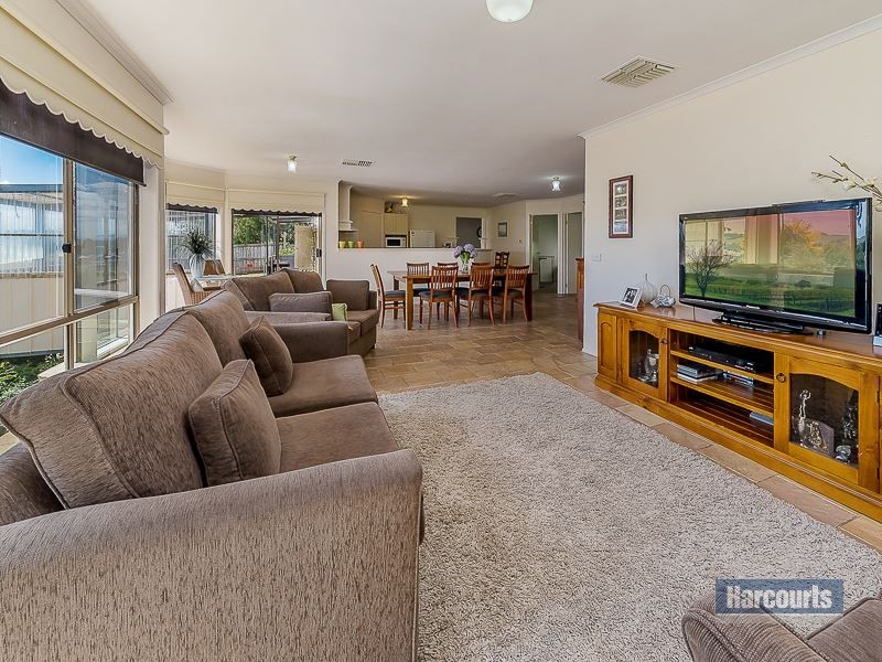 2 Outlook Drive, Drouin VIC 3818