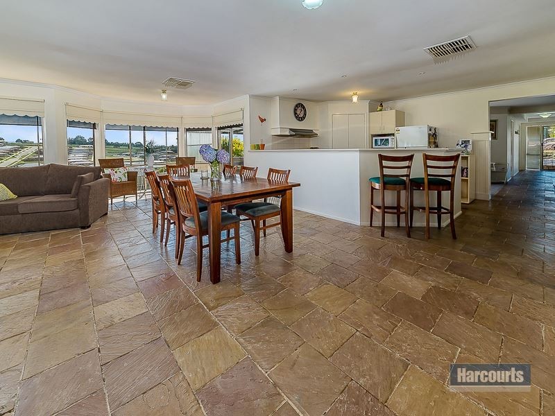 2 Outlook Drive, Drouin VIC 3818