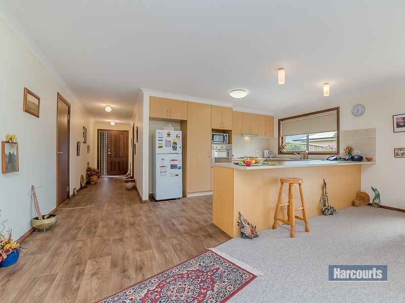 6 Penfold Place, Drouin VIC 3818