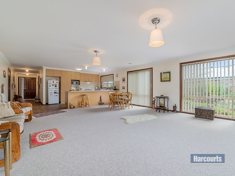 6 Penfold Place, Drouin VIC 3818