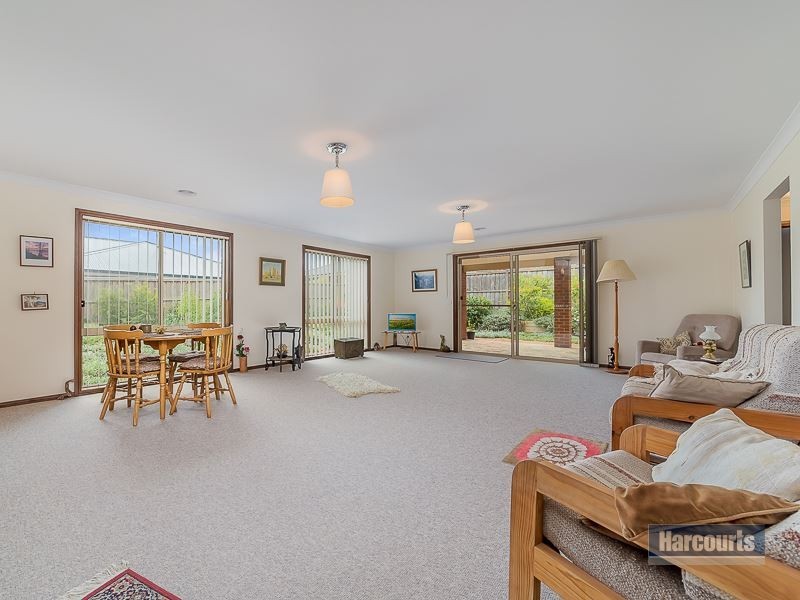 6 Penfold Place, Drouin VIC 3818