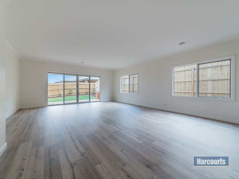 2/41 Manikato Drive, Drouin VIC 3818