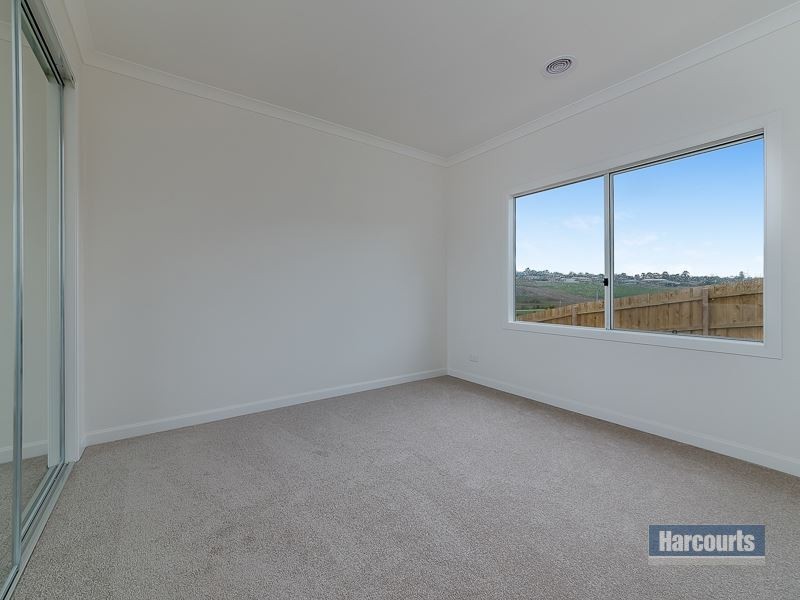 2/41 Manikato Drive, Drouin VIC 3818