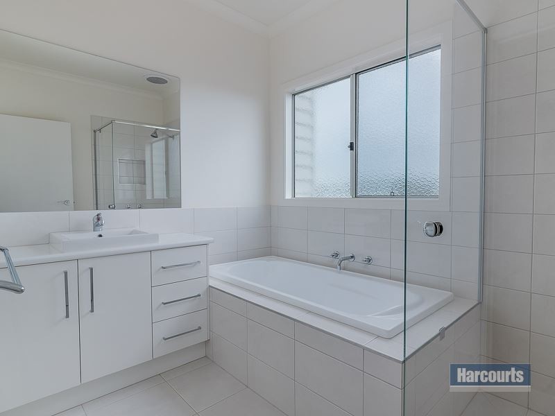 2/41 Manikato Drive, Drouin VIC 3818