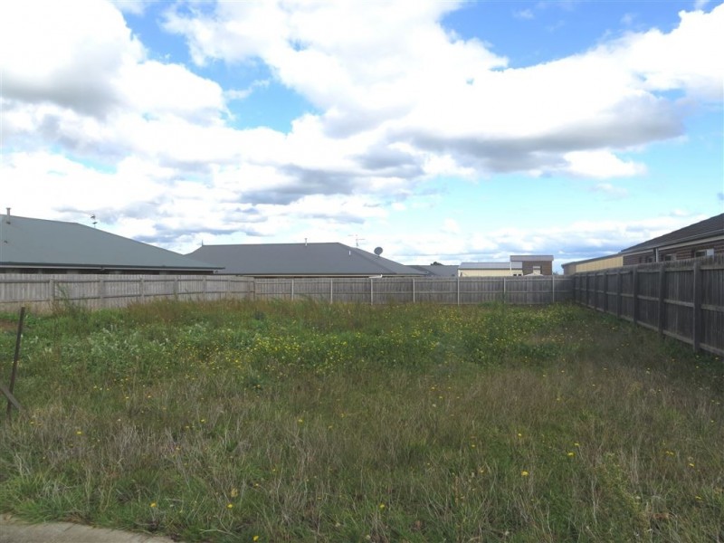 40 Davey Drive, Drouin VIC 3818