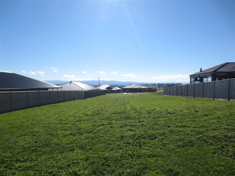 7 Bexley Boulevard, Drouin VIC 3818