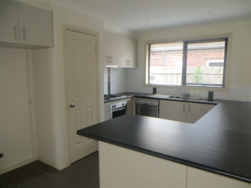 24 Foster Street, Drouin VIC 3818