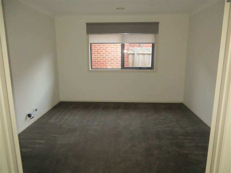 24 Foster Street, Drouin VIC 3818