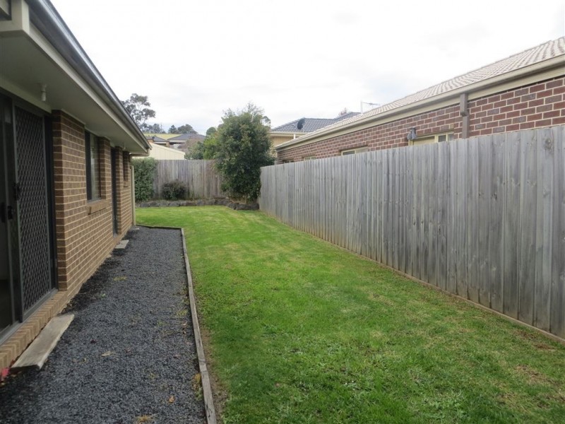 24 Foster Street, Drouin VIC 3818