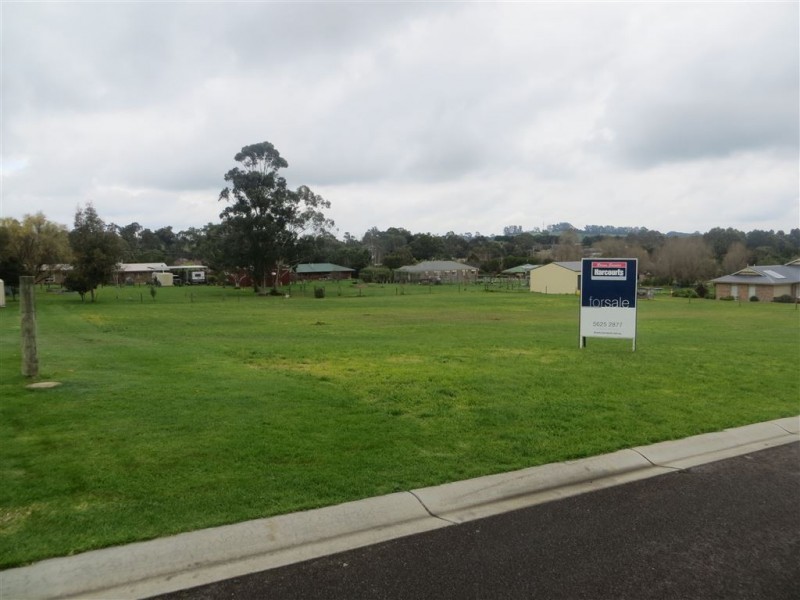 4 Golf View Court, Drouin VIC 3818