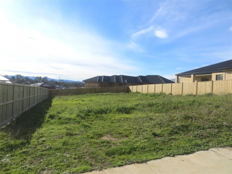 L 930 (9) Tara Grove, Drouin VIC 3818