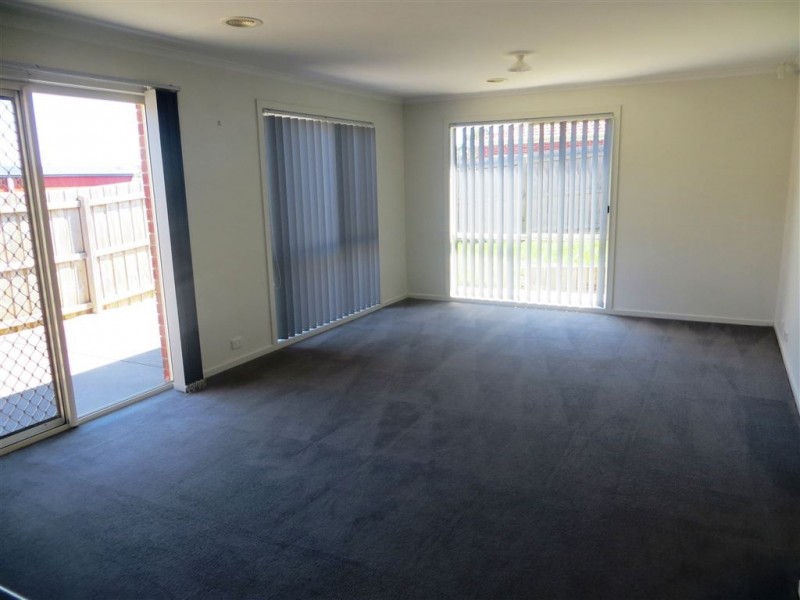 7 Rowan Walk, Drouin VIC 3818