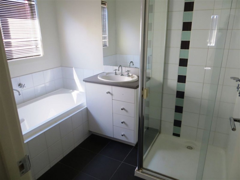 7 Rowan Walk, Drouin VIC 3818