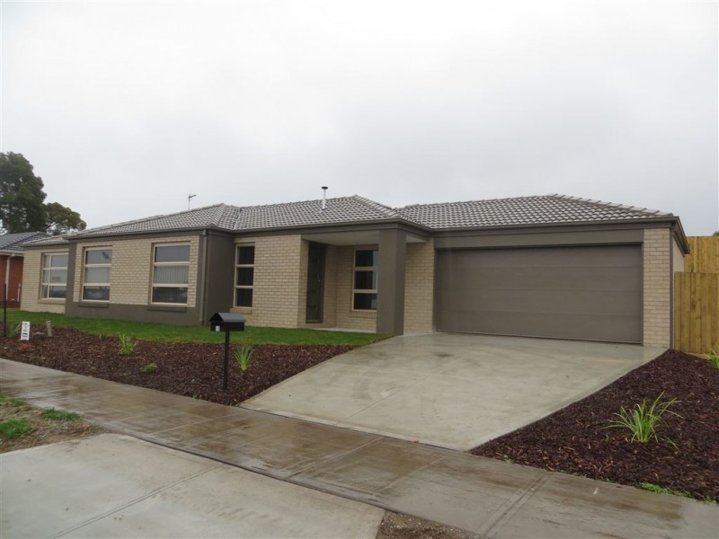 58 Manikato Drive, Drouin VIC 3818