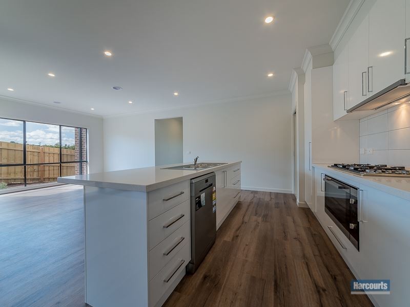 2/33 Manikato Drive, Drouin VIC 3818