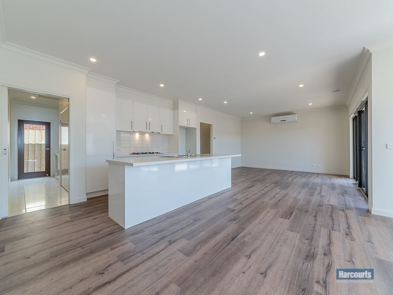 2/33 Manikato Drive, Drouin VIC 3818