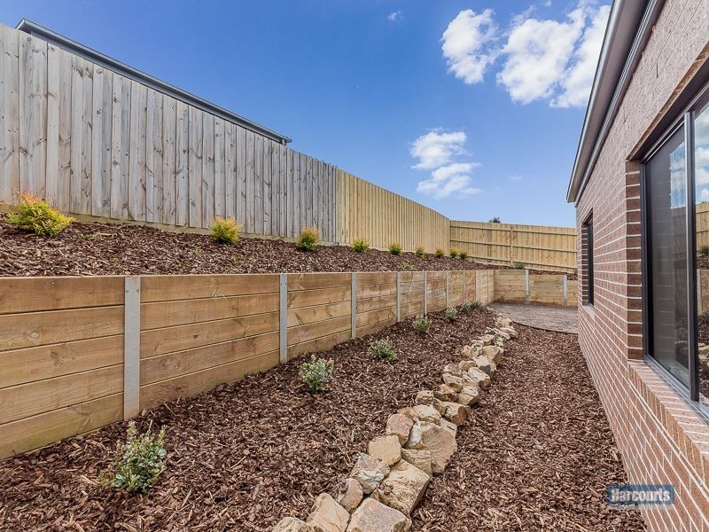 2/33 Manikato Drive, Drouin VIC 3818