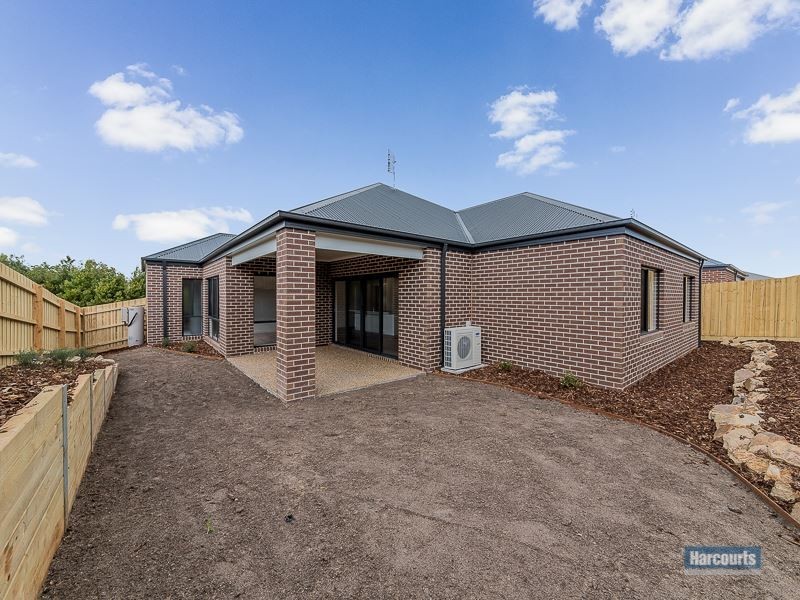 2/33 Manikato Drive, Drouin VIC 3818