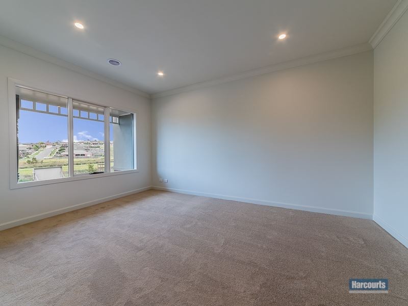 2/33 Manikato Drive, Drouin VIC 3818