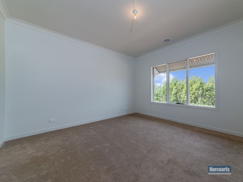 2/33 Manikato Drive, Drouin VIC 3818