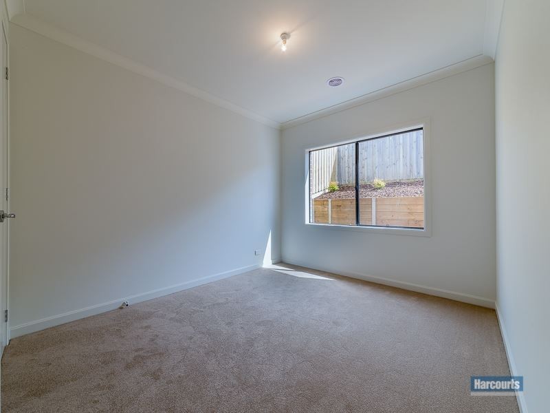 2/33 Manikato Drive, Drouin VIC 3818