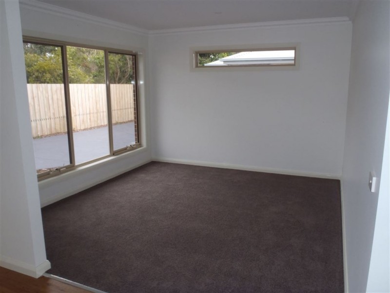 2/94 Longwarry Road, Drouin VIC 3818