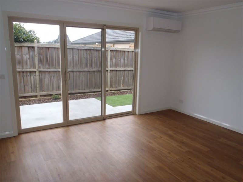 2/94 Longwarry Road, Drouin VIC 3818