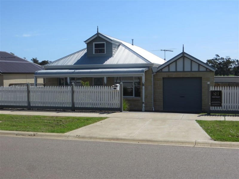 35 Clifford Drive, Drouin VIC 3818