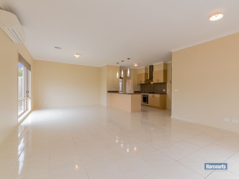 6 Rivendale Crescent, Drouin VIC 3818