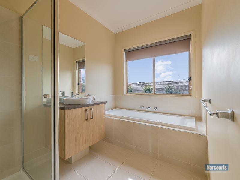 6 Rivendale Crescent, Drouin VIC 3818