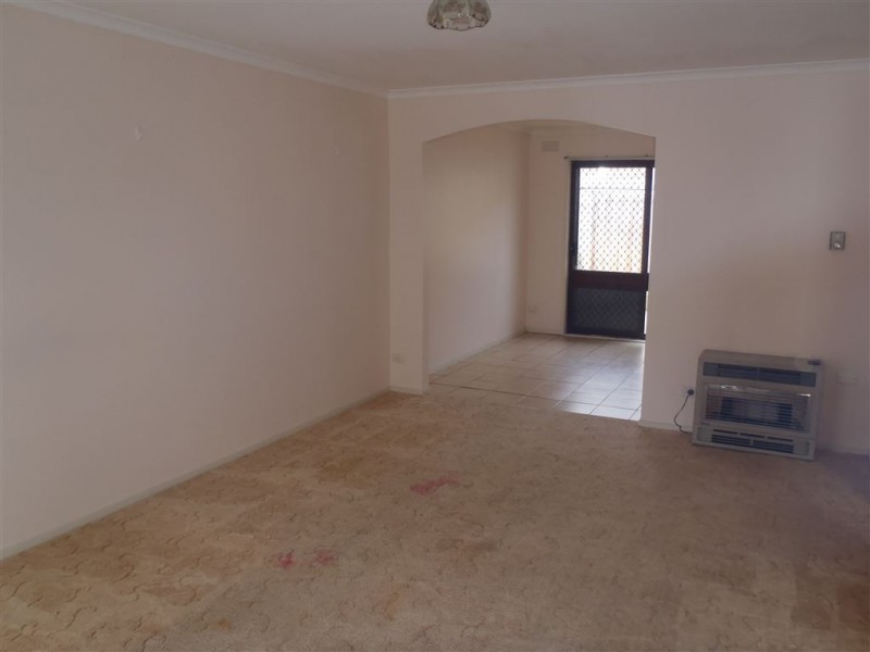 2/7 Lindman Street, Drouin VIC 3818