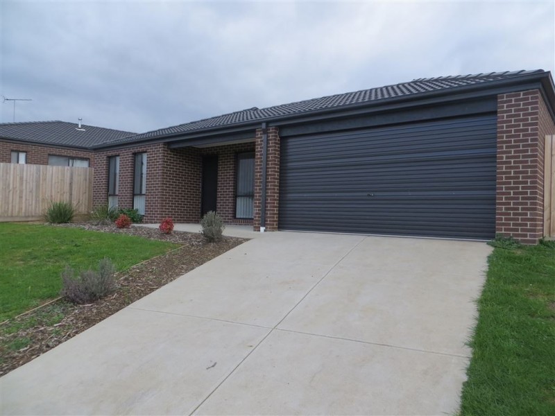17 Harmon Drive, Drouin VIC 3818