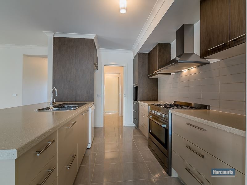 28 Walker Drive, Drouin VIC 3818