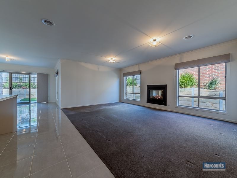 28 Walker Drive, Drouin VIC 3818