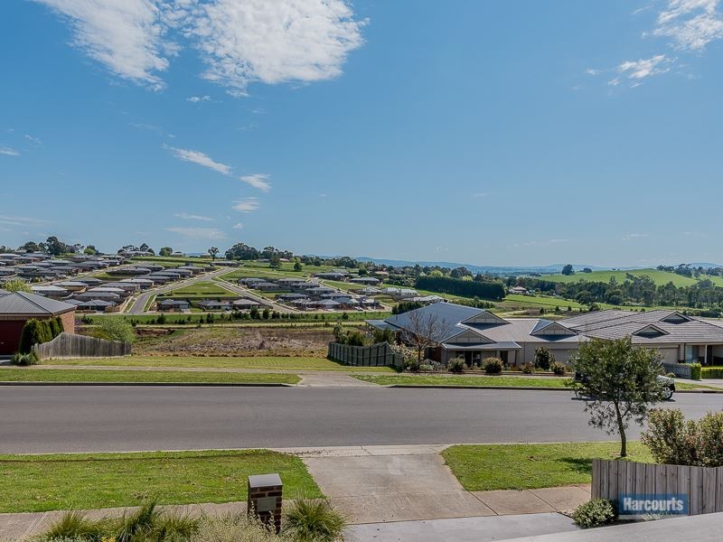 28 Walker Drive, Drouin VIC 3818