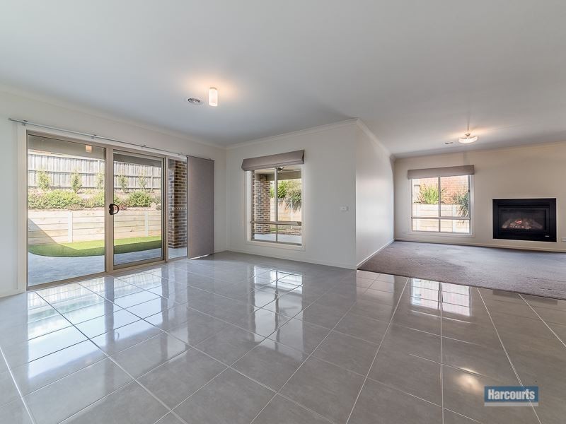 28 Walker Drive, Drouin VIC 3818