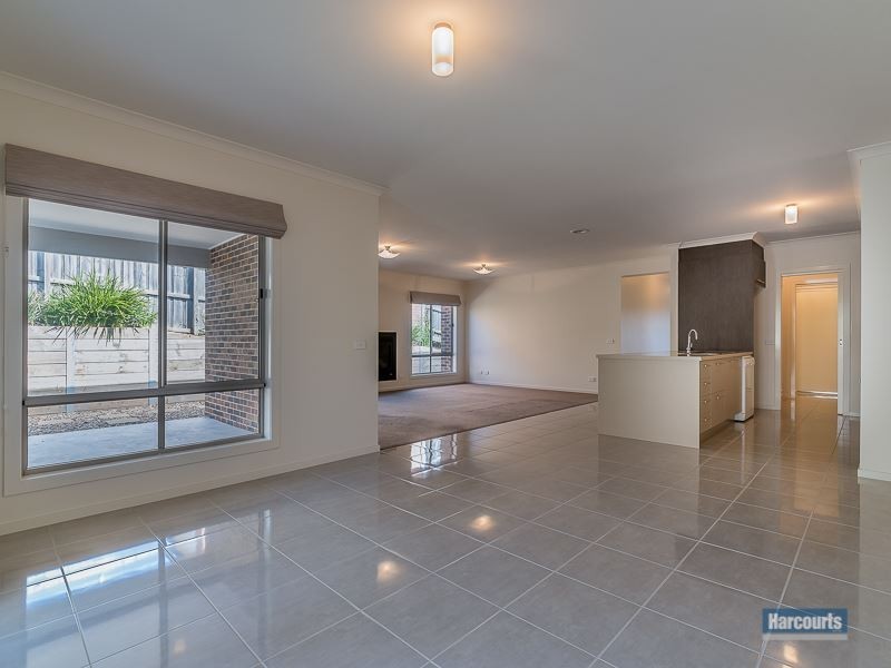 28 Walker Drive, Drouin VIC 3818