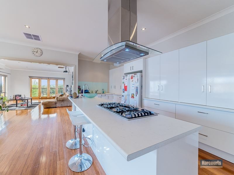 14 Aaron Court, Drouin VIC 3818