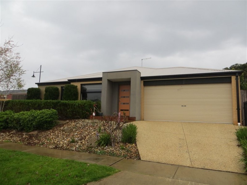 5 Rivendale Crescent, Drouin VIC 3818