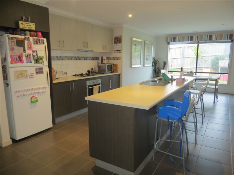 5 Rivendale Crescent, Drouin VIC 3818