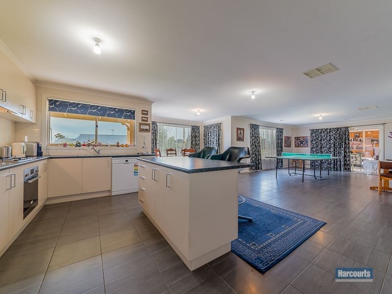 42 Walker Drive, Drouin VIC 3818