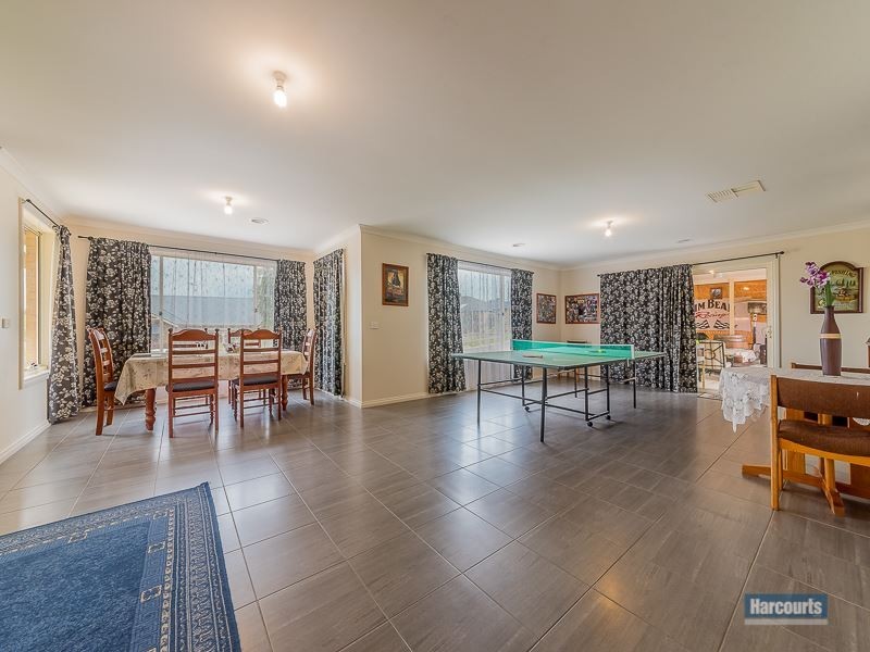 42 Walker Drive, Drouin VIC 3818