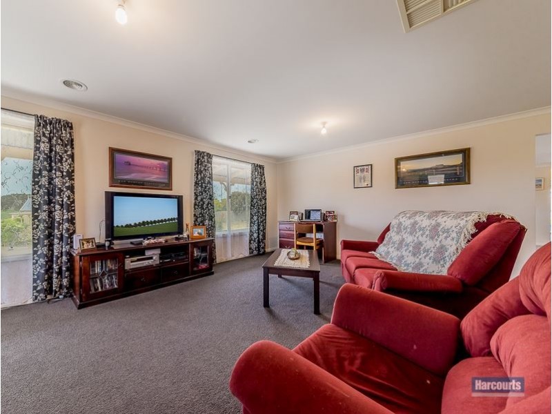 42 Walker Drive, Drouin VIC 3818