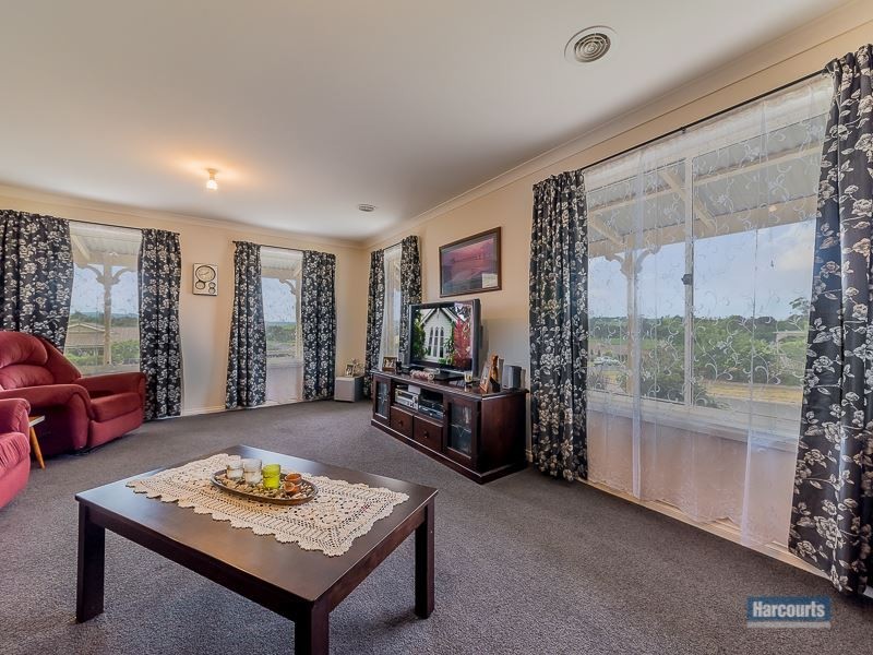 42 Walker Drive, Drouin VIC 3818