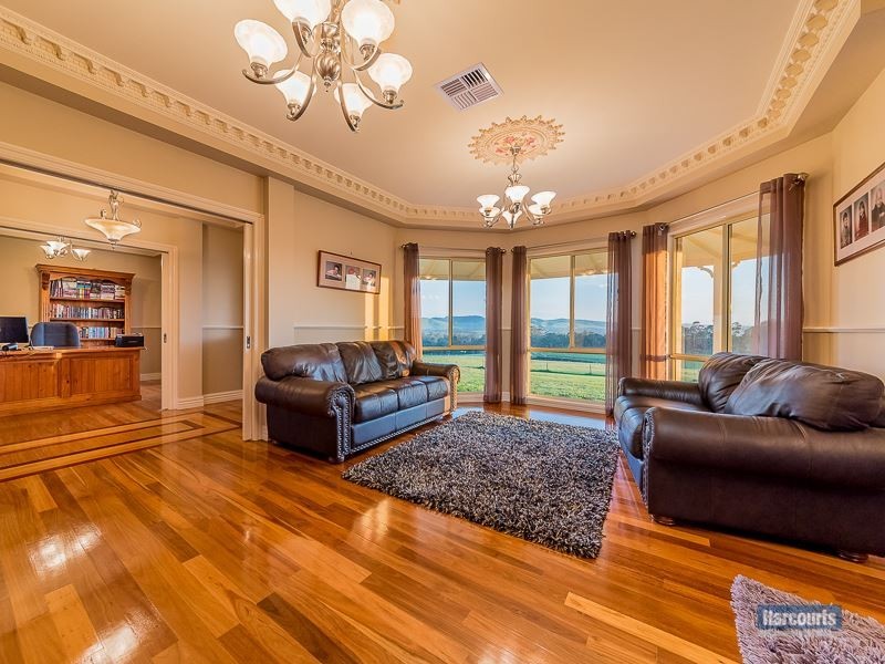 370 Henrys Road, Loch VIC 3945