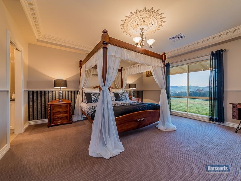 370 Henrys Road, Loch VIC 3945