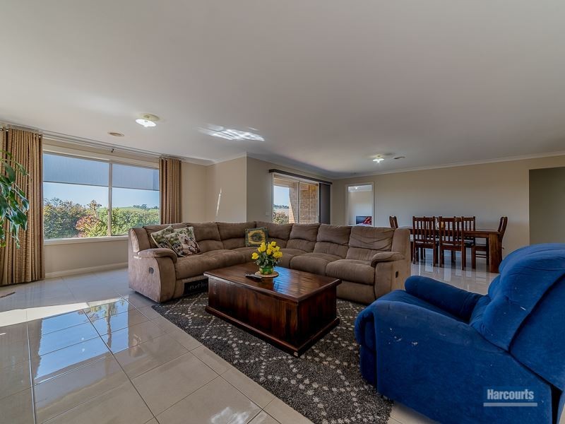 69 Walker Drive, Drouin VIC 3818