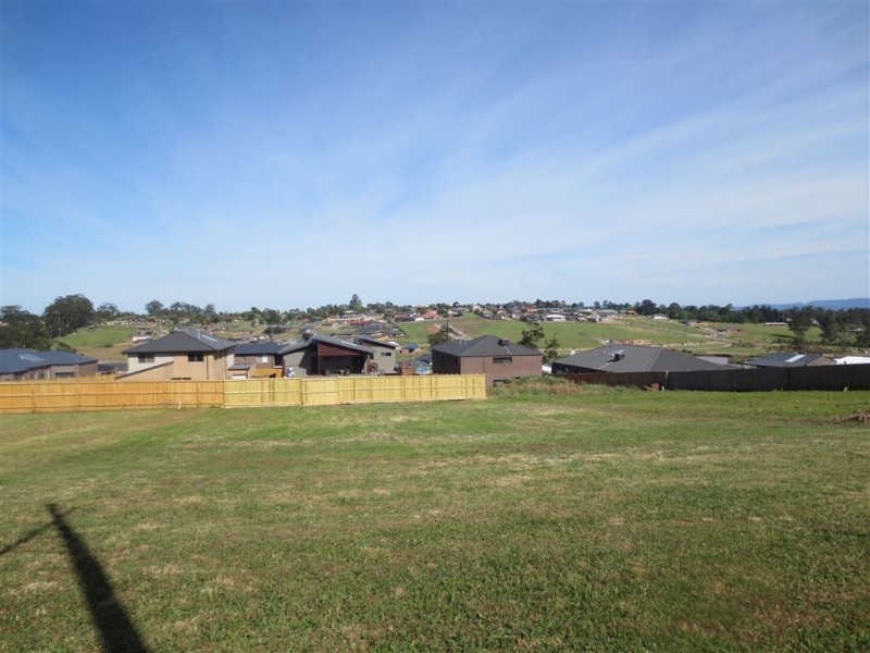 102 Jackson Drive, Drouin VIC 3818